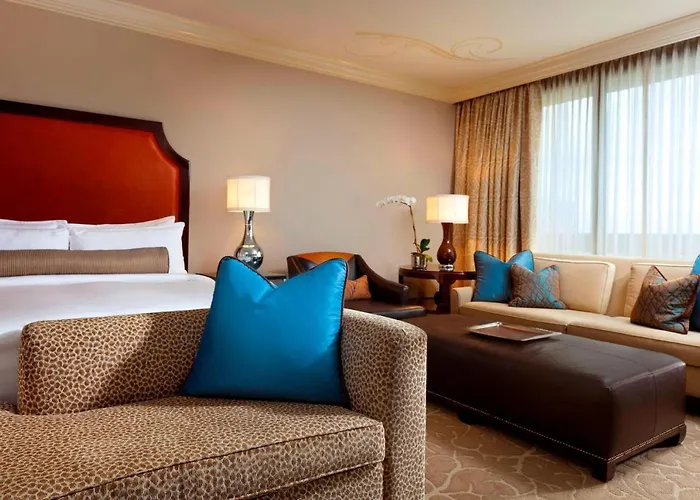 Grand Corner King Room