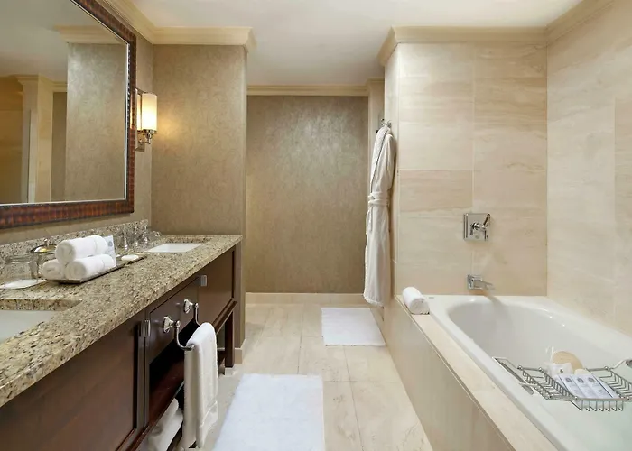 One-Bedroom Corner King Suite